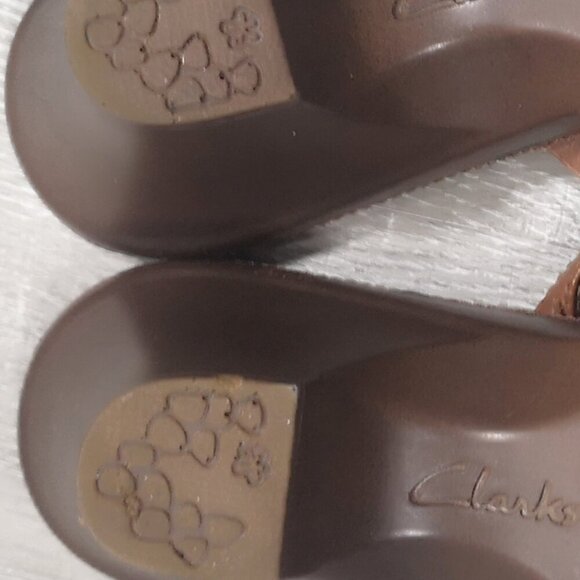 Clarks Ladies Size 7.5 Tan Leather Upper Heeled Slip On Sandals - Picture 9 of 9